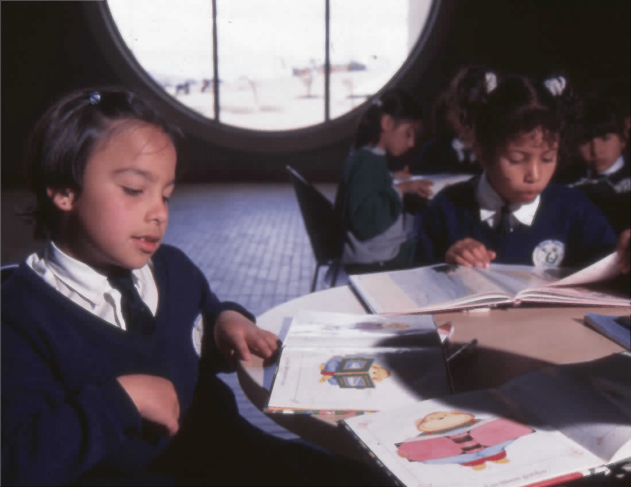Imagen de apoyo de  Niños en el interior de la Biblioteca Pública El Tintal Manuel Zapata Olivella