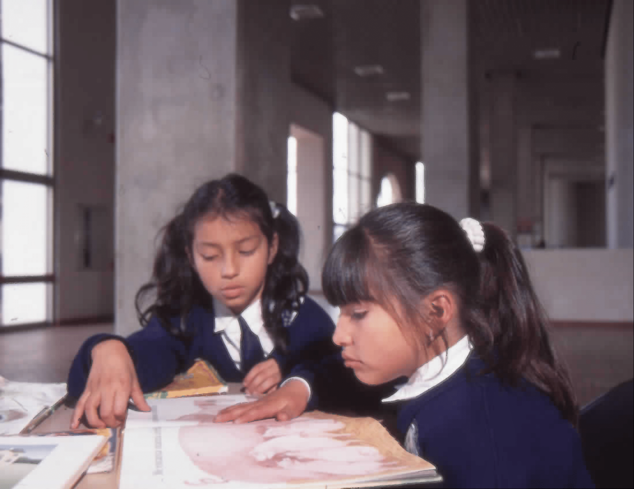 Imagen de apoyo de  Niñas leyendo en la Biblioteca Pública El Tintal Manuel Zapata Olivella
