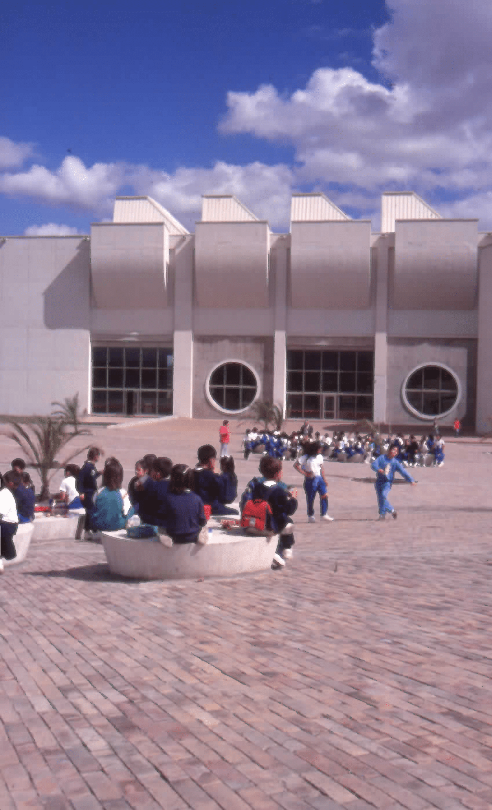 Imagen de apoyo de  Exteriores de la Biblioteca Pública El Tintal Manuel Zapata Olivella