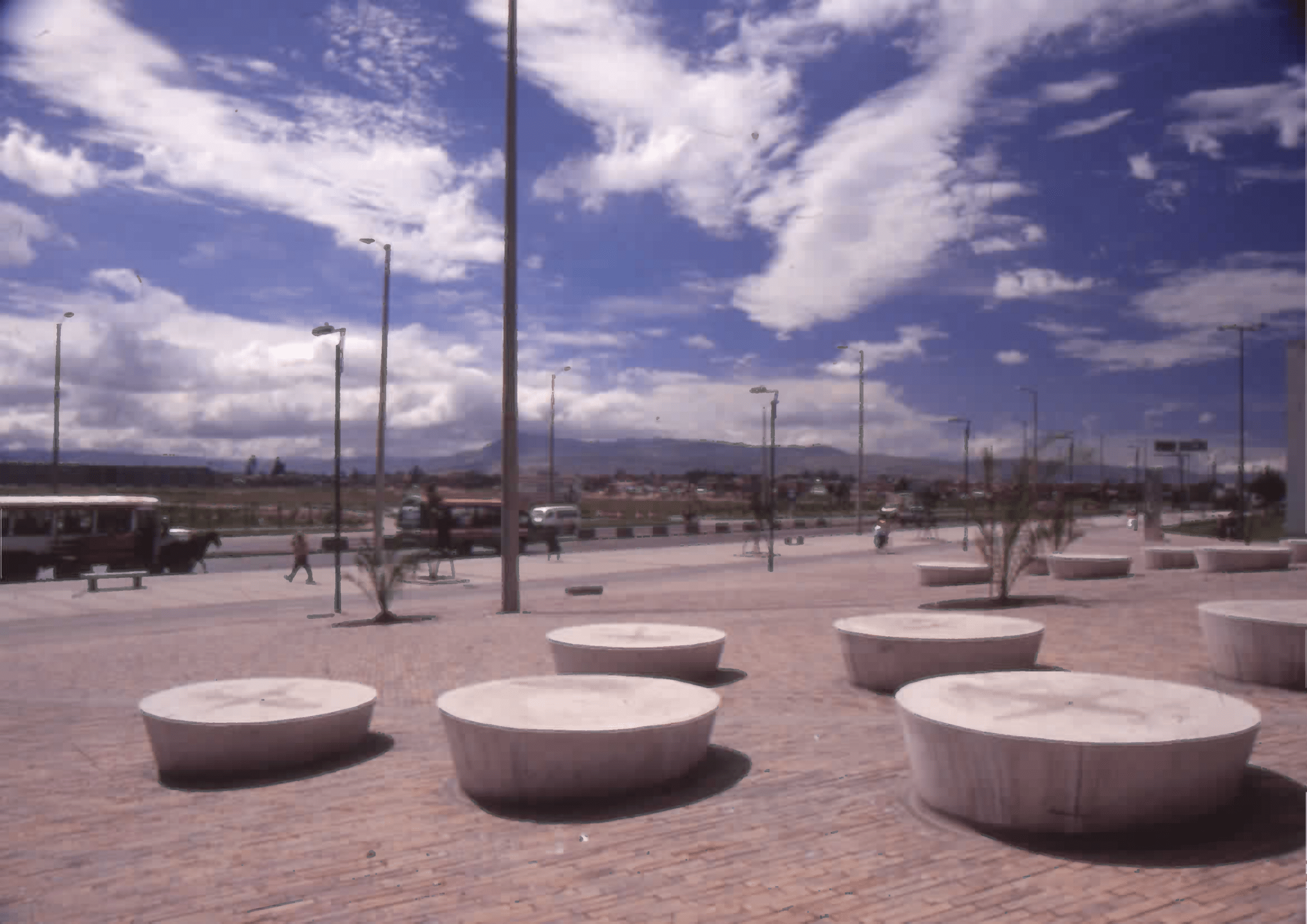 Imagen de apoyo de  Vía de acceso a la Biblioteca Pública El Tintal Manuel Zapata Olivella