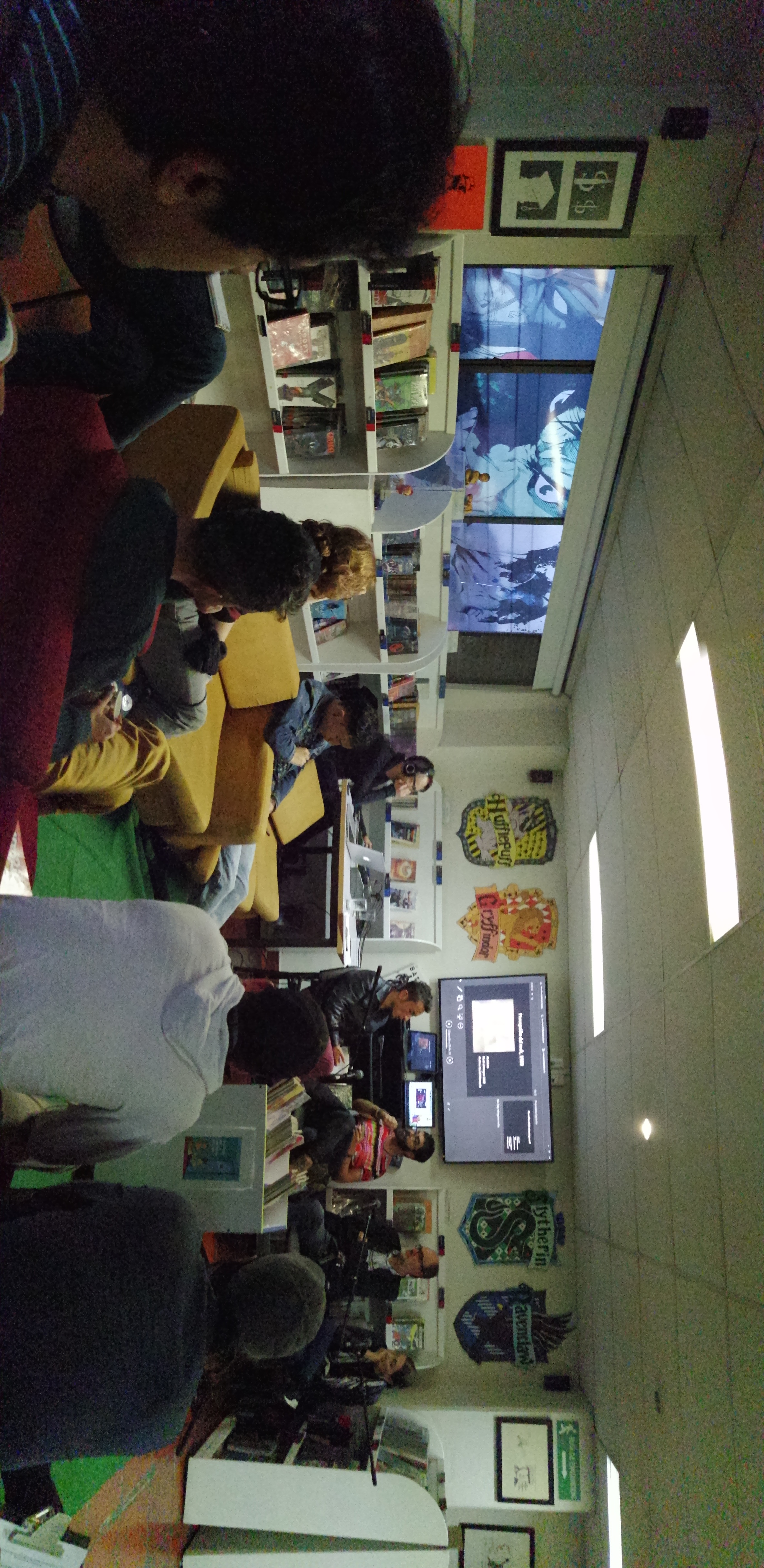 Imagen de apoyo de  Conferencia "La radio pública y el rock en Colombia durante la década de 1990" realizada por José Perilla en la Biblioteca Pública El Restrepo el 2 de julio de 2019