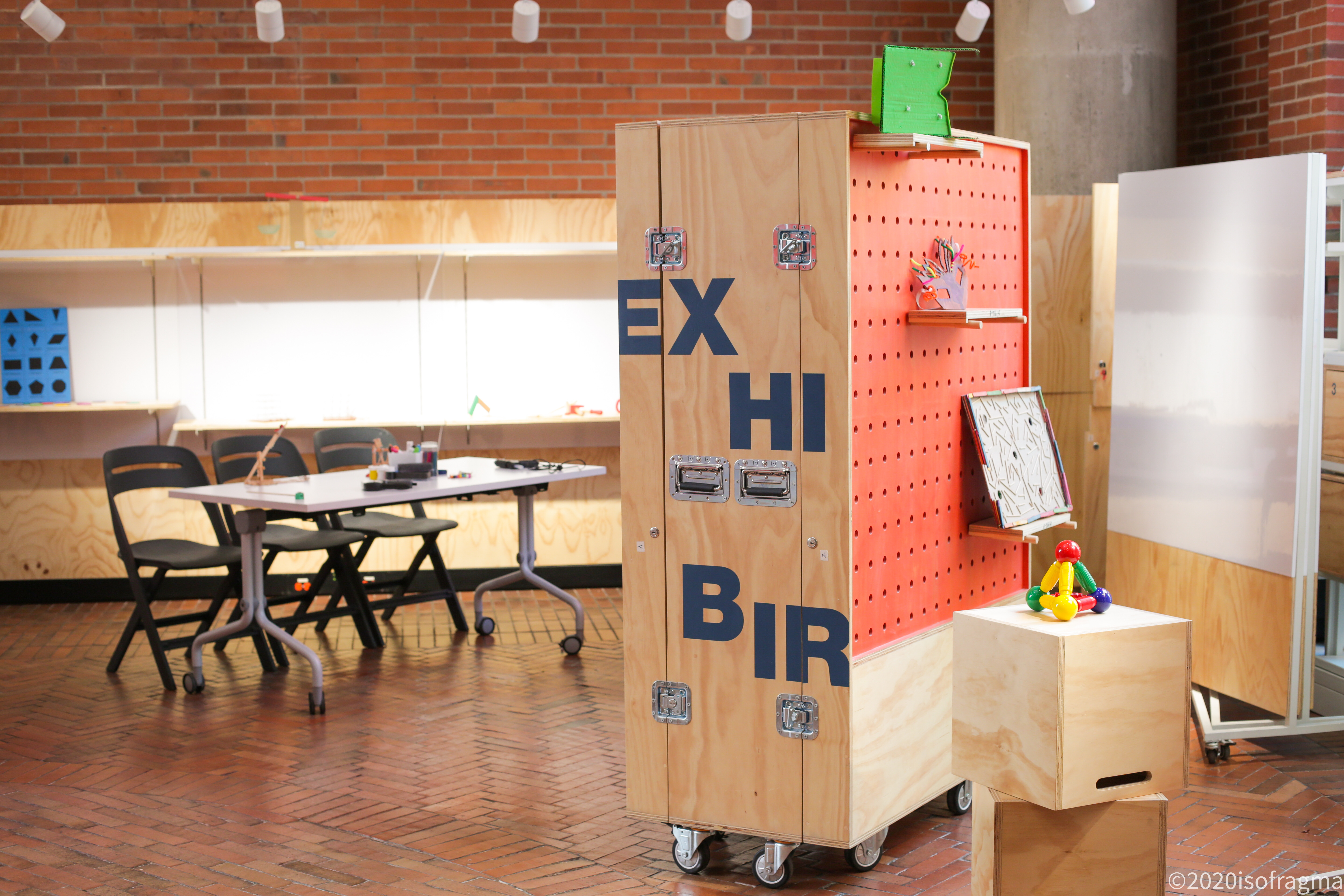 Imagen de apoyo de  Módulo de exhibición de la Sala LabCo: espacio abierto experimental