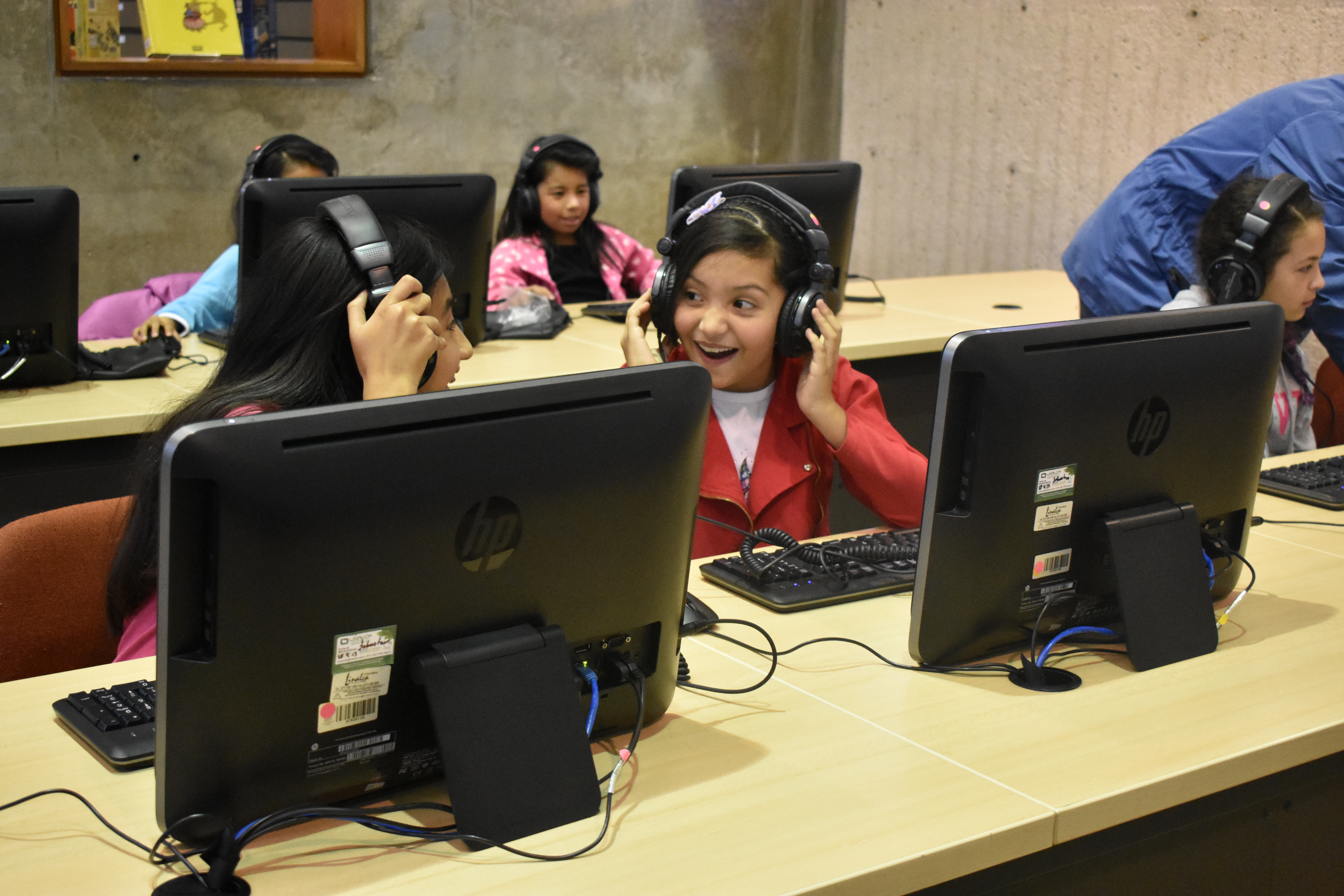 Imagen de apoyo de  Exploración del sonido en el Laboratorio "Juguemos a ser booktubers"
