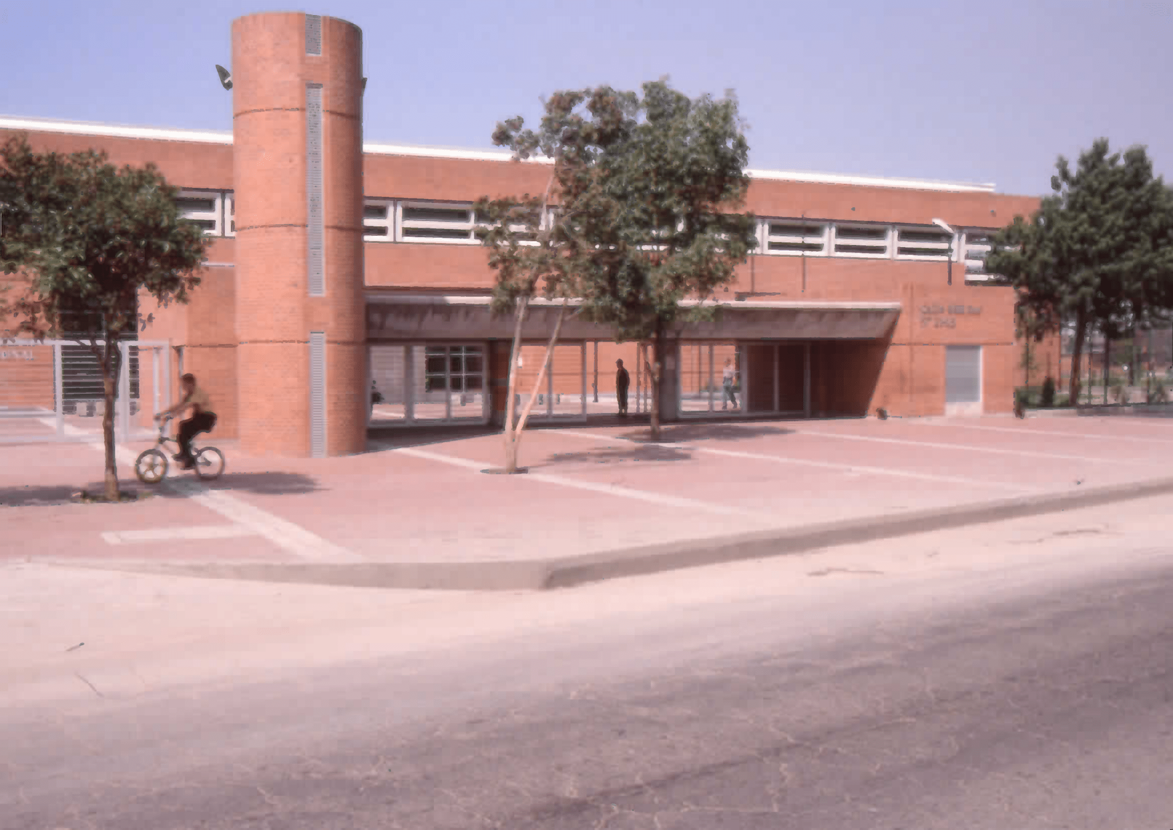 Imagen de apoyo de  Proyección en render del área exterior de la Biblioteca Pública El Tunal Gabriel García Márquez. Fotografía 3