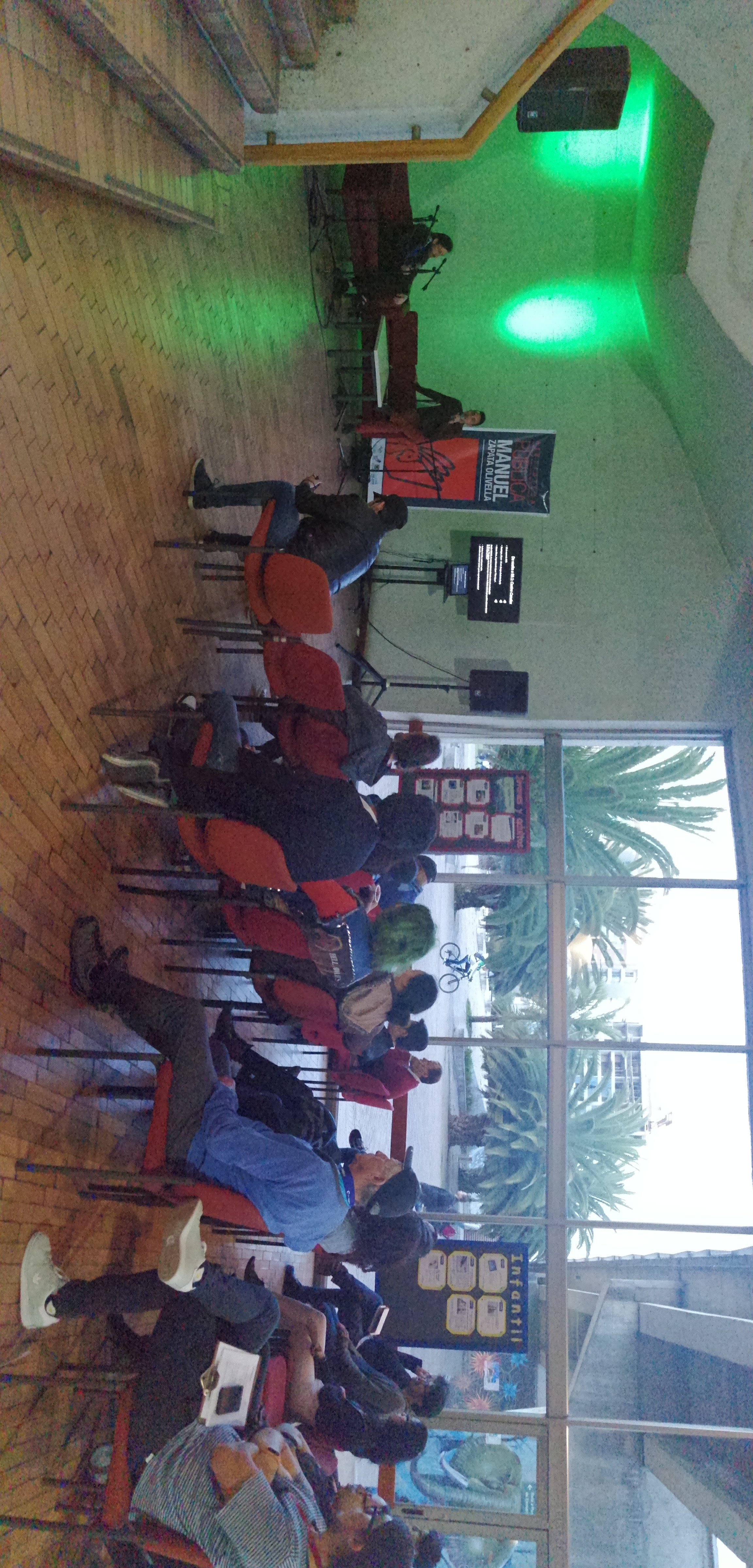 Imagen de apoyo de  Conferencia "La radio pública y el rock en Colombia durante la década de 1990" realizada por José Perilla en la Biblioteca Pública El Tintal Manuel Zapata Olivella el 4 de julio de 2019