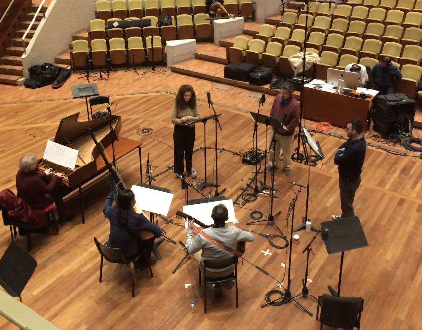 Mirando se estaba Dios