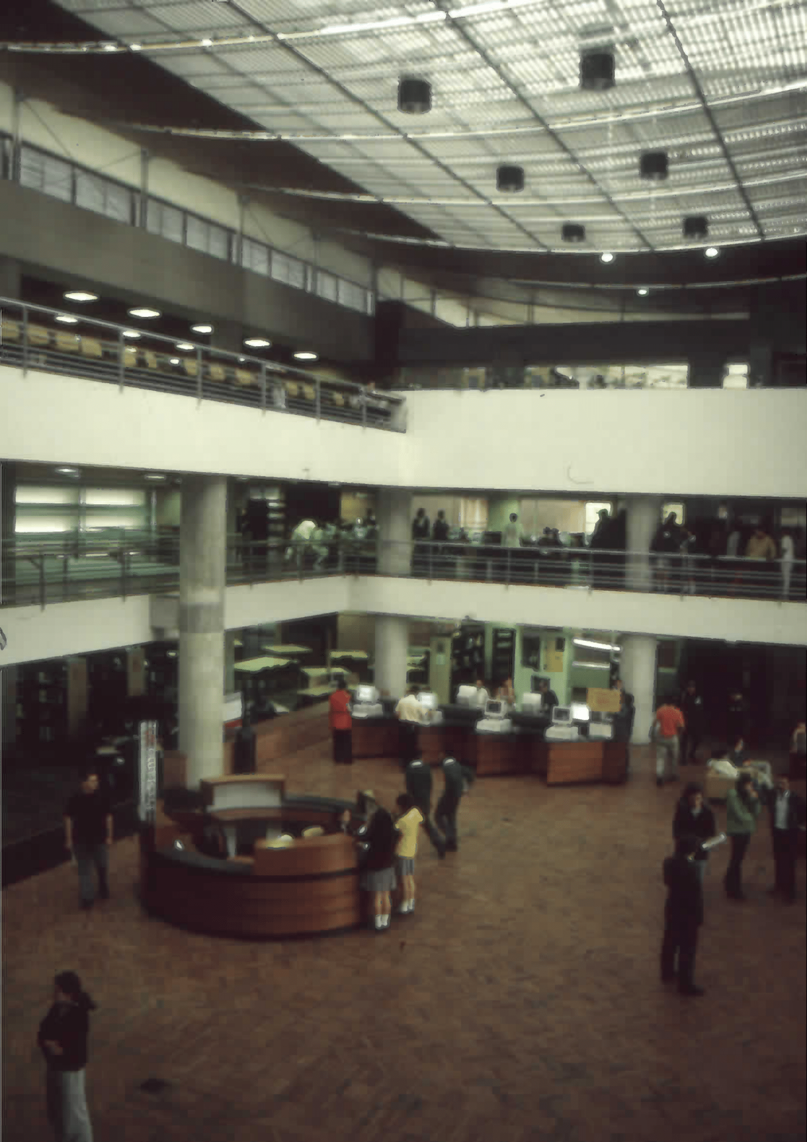 Imagen de apoyo de  Interior de la Biblioteca Pública El Tunal Gabriel García Márquez. Fotografía 6