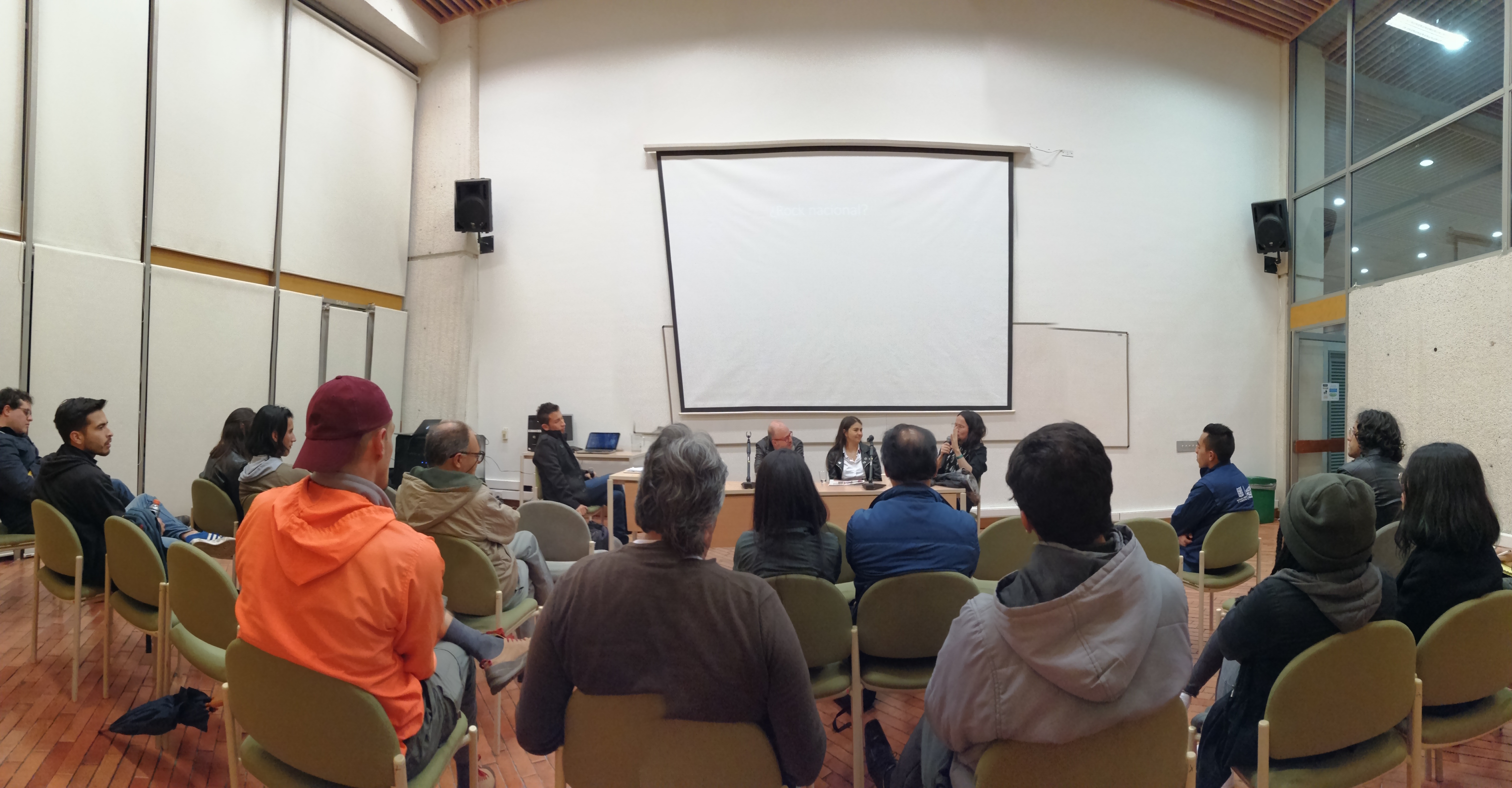 Imagen de apoyo de  Conferencia "La radio pública y el rock en Colombia durante la década de 1990", realizada por José Perilla en la Biblioteca Pública Julio Mario Santo Domingo el 5 de julio de 2019