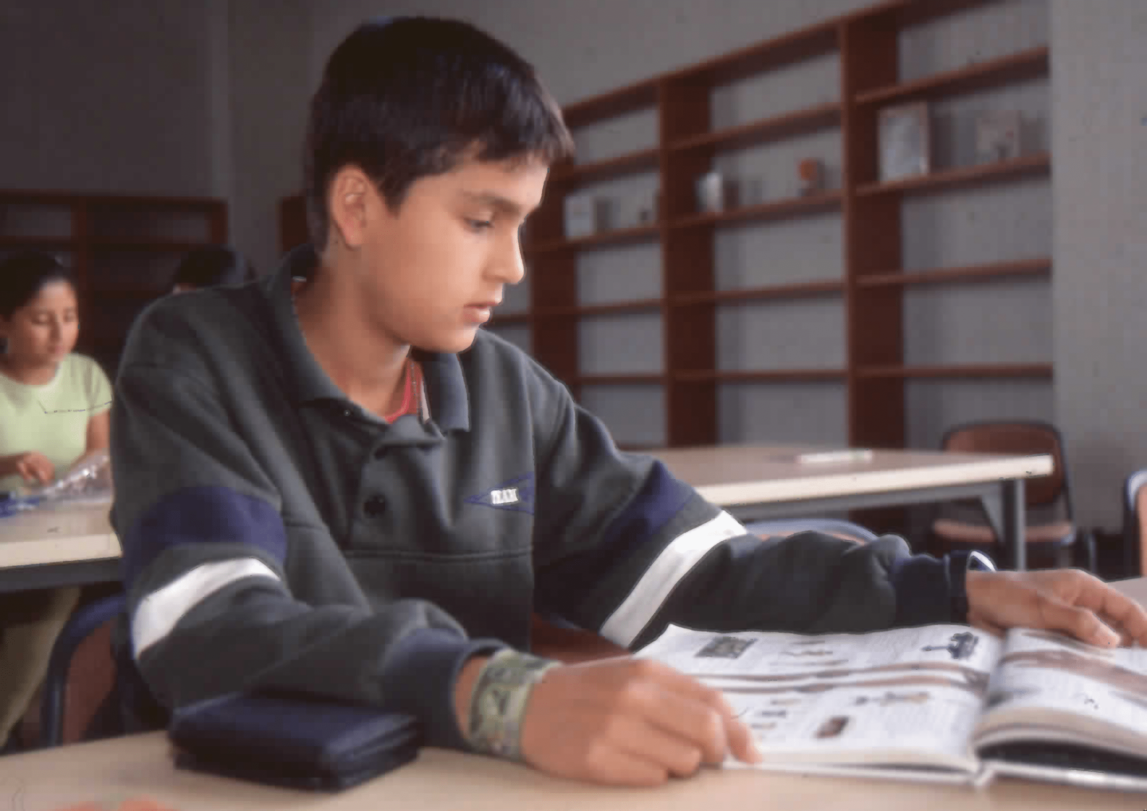 Imagen de apoyo de  Niño leyendo en la Biblioteca Pública El Tintal Manuel Zapata Olivella