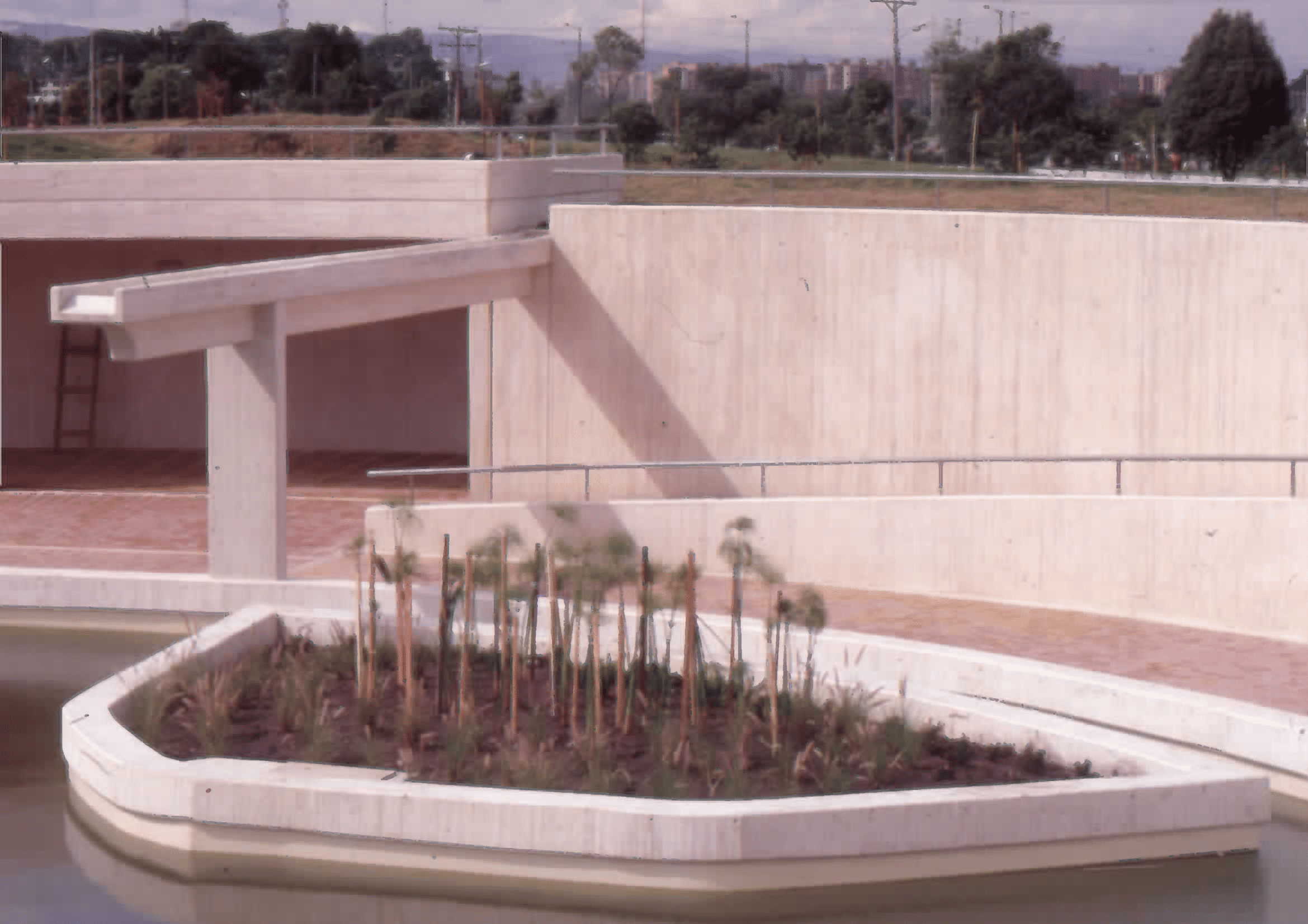 Imagen de apoyo de  Arquitectura del exterior de la Biblioteca Pública Virgilio Barco. Fotografía 5
